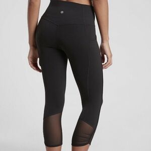 Athleta Salutation Stash Pocket II Intention Capri XS black